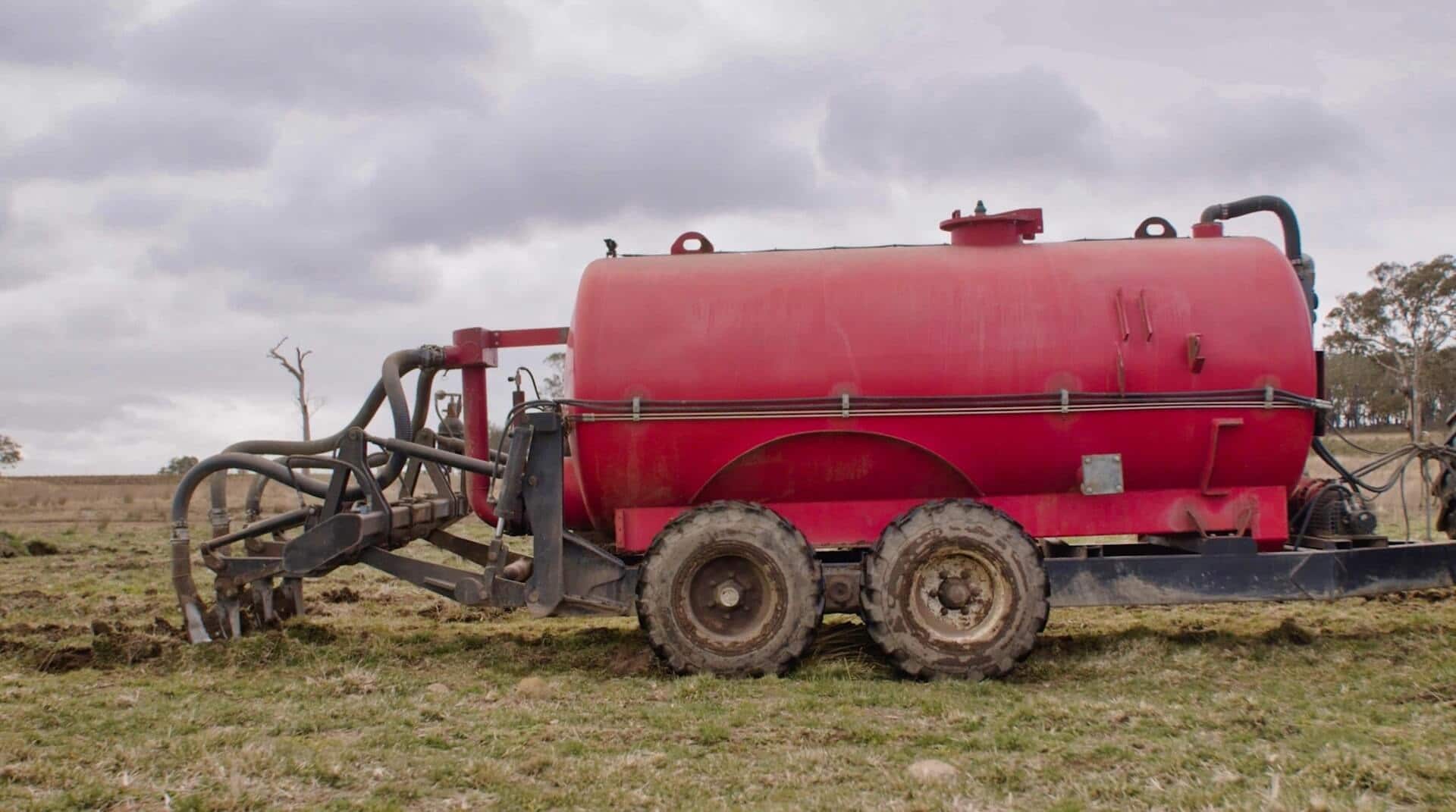 Liquid fertiliser tanker in a field